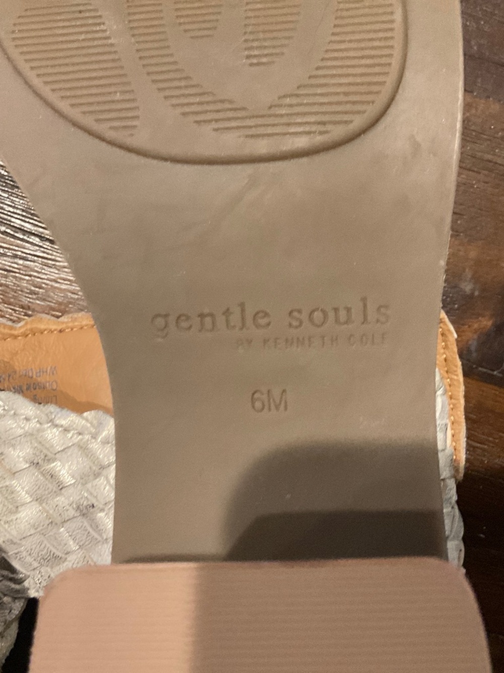 Gentle Souls Gentle Souls Madylyn Sandals Ice Metallic Size 6 - Picture 8 of 9